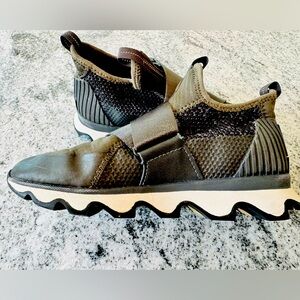 Sorel kinetic tennis shoes